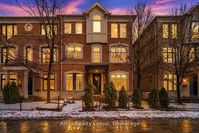 Att/Row/Townhouse in Vaughan
