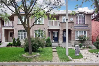 Att/Row/Townhouse in Vaughan