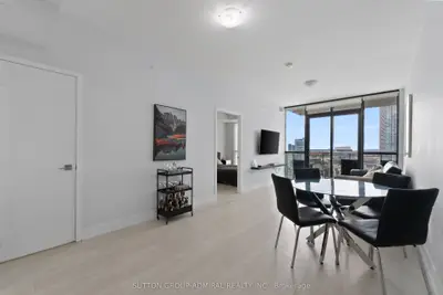 Condo Apartment in Vaughan