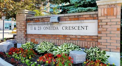 Condo Apartment in Richmond Hill