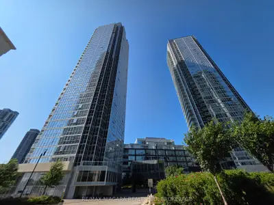 Condo Apartment in Vaughan