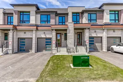 Att/Row/Townhouse in Vaughan