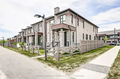 Att/Row/Townhouse in Vaughan
