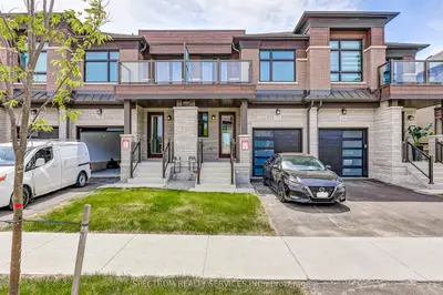 Att/Row/Townhouse in Vaughan