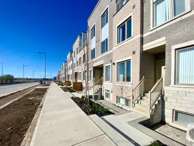Condo Townhouse in Vaughan