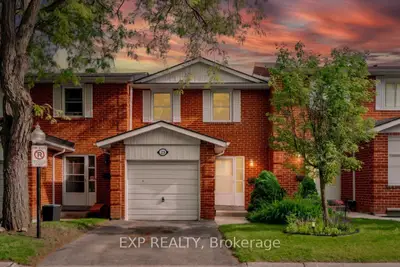 Condo Townhouse in Markham