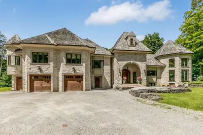 1865 Davis Drive W, King, On L3y 4v9
