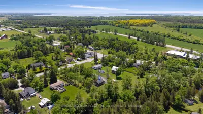 Detached in Brock