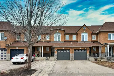 Att/Row/Townhouse in Vaughan