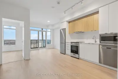 Condo Apartment in Vaughan