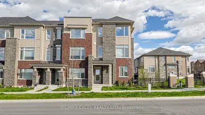 Att/Row/Townhouse in Whitchurch-Stouffville