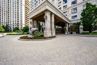 Condo Apartment in Vaughan