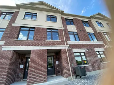 Att/Row/Townhouse in Richmond Hill