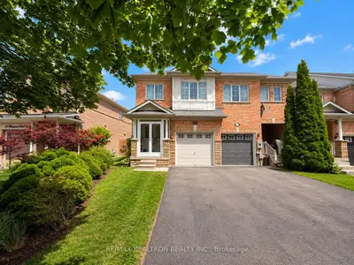 Att/Row/Townhouse in Vaughan