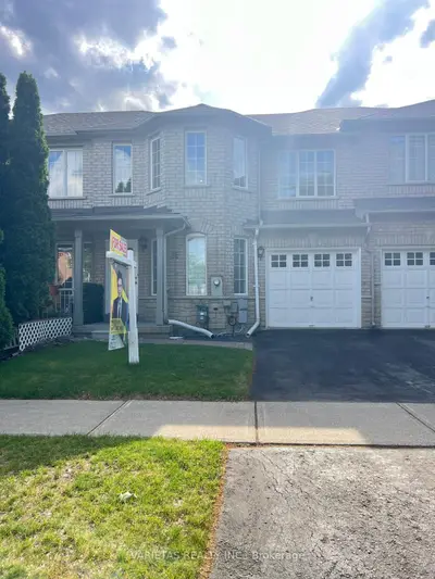 Att/Row/Townhouse in Richmond Hill