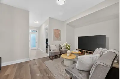96 Salterton Circle, Vaughan, On L6a 4z2