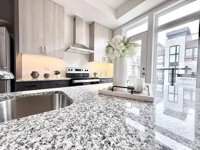 39 Credit Lane, Richmond Hill, On L4e 1g9