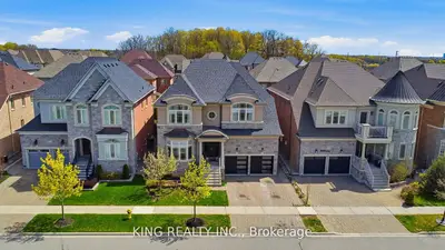 76 Chesney Crescent, Vaughan, On L4h 4a5