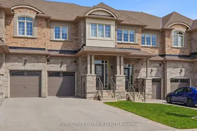 Att/Row/Townhouse in East Gwillimbury