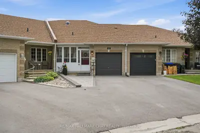 Att/Row/Townhouse in Bradford West Gwillimbury
