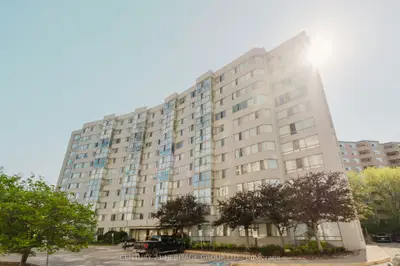 Condo Apartment in Newmarket