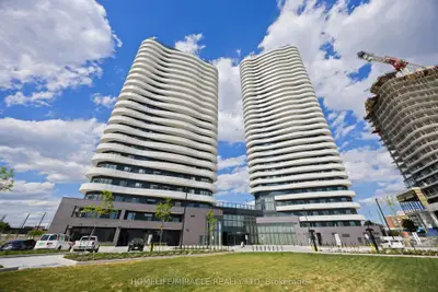 Condo Apartment in Vaughan