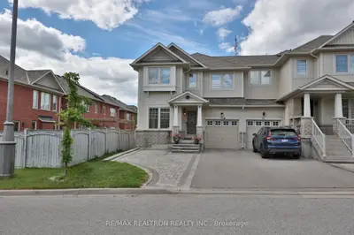 Att/Row/Townhouse in Richmond Hill
