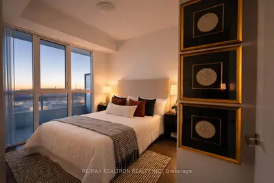 Condo Apartment in Vaughan