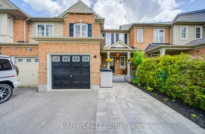 Att/Row/Townhouse in Whitchurch-Stouffville