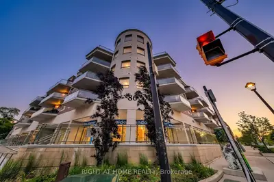 Condo Apartment in Vaughan