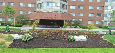 Condo Apartment in Richmond Hill