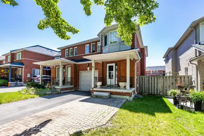 Att/Row/Townhouse in Markham