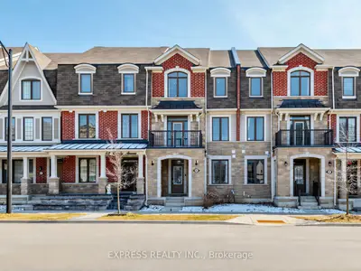 Att/Row/Townhouse in Richmond Hill