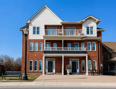 Condo Apartment in Vaughan