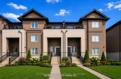 Att/Row/Townhouse in Uxbridge