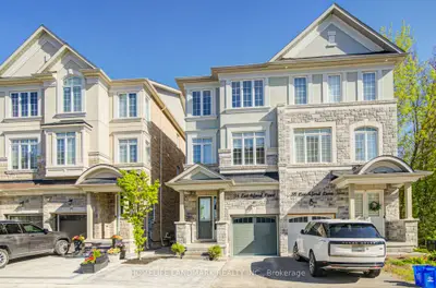 Semi-Detached in Richmond Hill