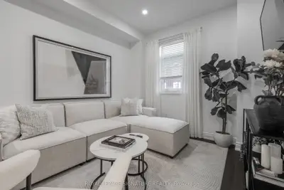 Att/Row/Townhouse in Vaughan