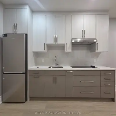 Att/Row/Townhouse in Richmond Hill