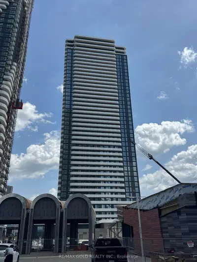 Condo Apartment in Vaughan