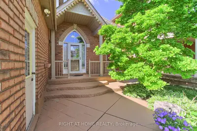 101 Old Colony Road, Richmond Hill, On L4e 3x2