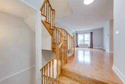 Att/Row/Townhouse in Aurora