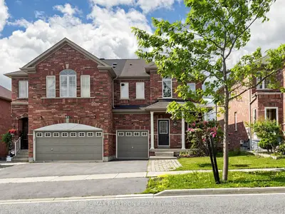 Semi-Detached in Richmond Hill