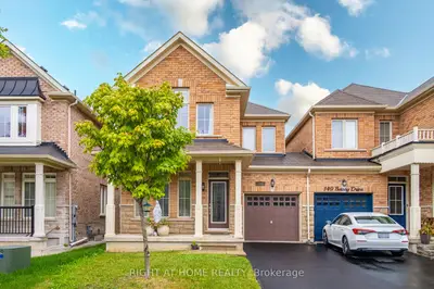 Semi-Detached in Richmond Hill