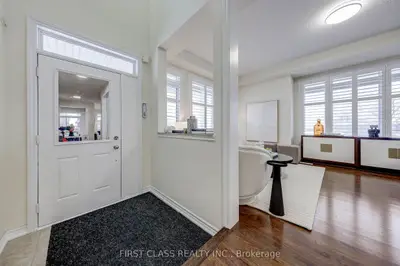 2 James Parrott Avenue, Markham, On L6e 0j9