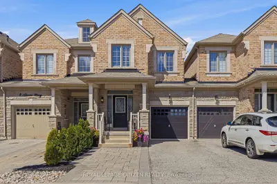 Att/Row/Townhouse in Vaughan