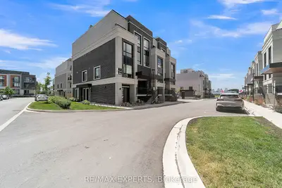 Condo Townhouse in Richmond Hill