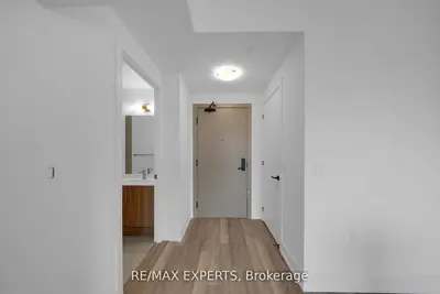 2075 King Road 203, King, On L7b 0r6