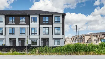 Att/Row/Townhouse in Richmond Hill