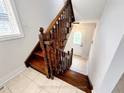 215 16th Avenue 14, Richmond Hill, On L4c 0t8