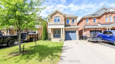 8 Cherry Lane, New Tecumseth, On L9r 0m1